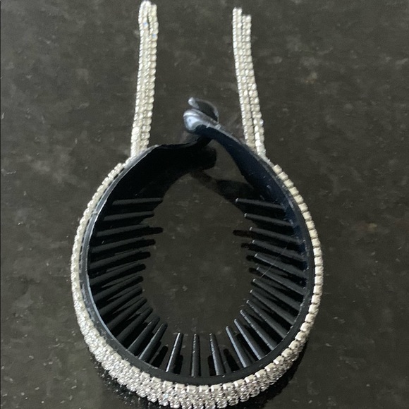 💎3/$35💎 Very Pretty Rhinestone Hair/Bun Clip for Daily Wear or Events - Picture 5 of 9